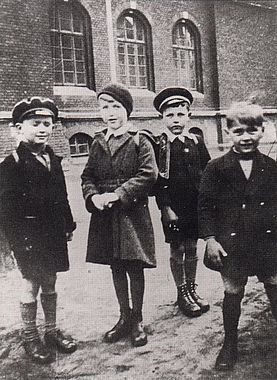 Horst (second from left) in elementary school. photographer unknown