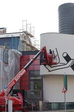Start of the wall drawing at the end of August. Photo: Horst Janssen Museum