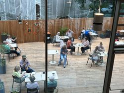 Gäste im Café Atrium. Foto: Horst-Janssen-Museum