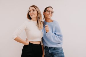 Das Künstlerinnen-Duo Sue Hiepler und Yasmin Reddig alias May & Berry © May & Berry