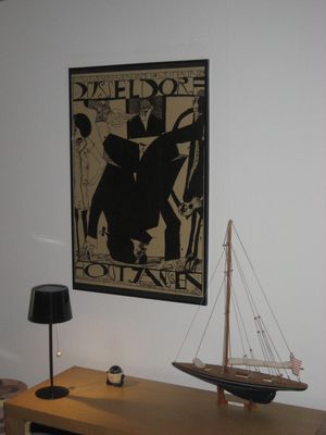 Janssen-Plakat neben Segelschiff. Foto: Friedrich M.