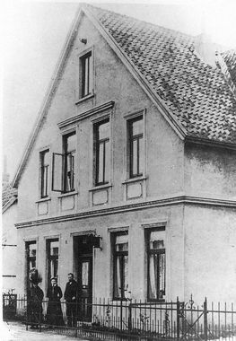 Lerchenstraße 14, Großeltern mit Besucherin, 1920, Quelle: Janssen-Nachlass