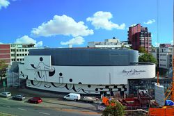 Museum mit Fassenkunst und Baustelle 2023. Foto: Horst-Janssen-Museum