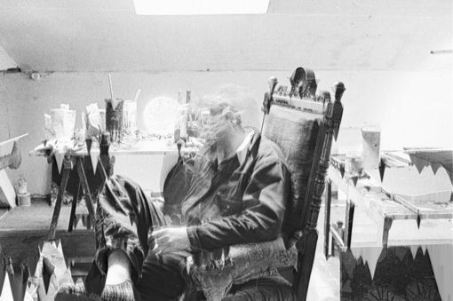 Horst Janssen, verschwommen, im Atelier. Foto: Michael Fackelmann