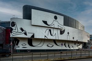 Christoph Niemann, "Current Lines" on the façade of the Horst Janssen Museum Oldenburg, daytime view, 2023, Photo: Andrey Gradetchliev