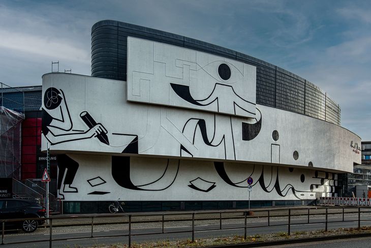 Christoph Niemann, „Current Lines“ an der Fassade des Horst-Janssen-Museums Oldenburg, Tagansicht, 2023, Foto: Andrey Gradetchliev