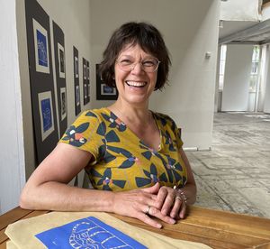 Kunstpädagogin Heike Seiferth leitet den Zeichenkurs. Foto: Horst-Janssen-Museum