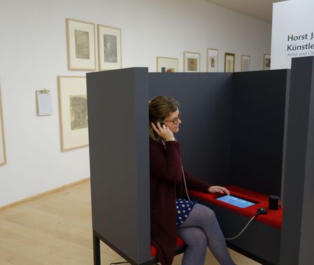 Audio station: Contemporary witnesses talk about Horst Janssen. Photo: Horst-Janssen-Museum