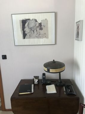 Janssen überm Telefontischchen. Foto: Werner R.