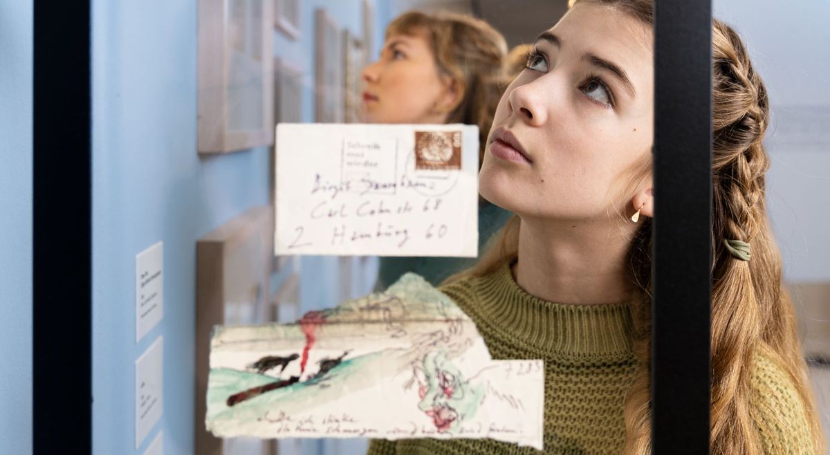 Visitor looking at a Janssen work. Photo: Studio 3x3