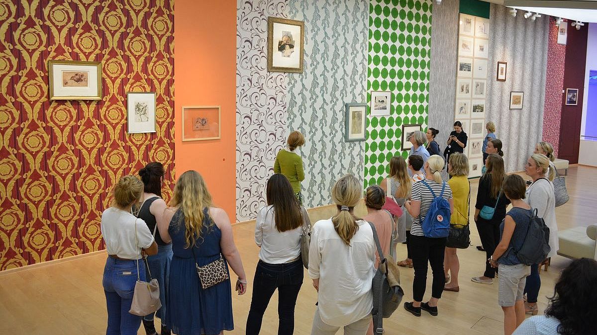 Besucher in der Ausstellung. Foto: Stadt Oldenburg