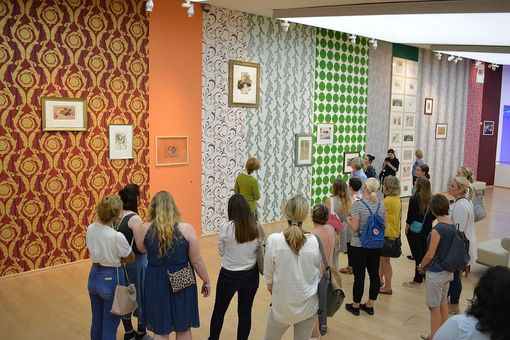 Group of visitors at Horst-Janssen-Museum. Photo: Horst-Janssen-Museum
