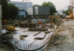 Blick auf die Baustelle mit gegossener Bodenplatte. Foto: Stadt Oldenburg