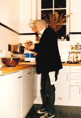 Janssen in the kitchen, 1993, Photo: Eberhard Rüden